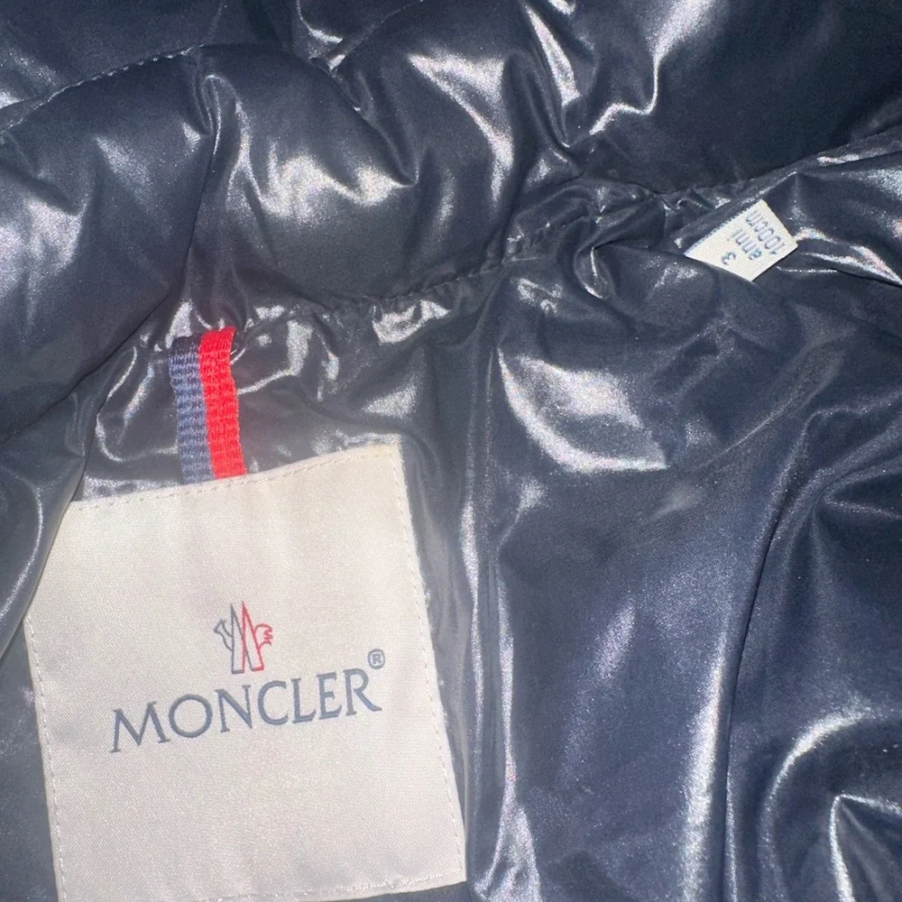 Moncler Shiny Dark Gray Puffer Jacket size 3 but fit like a 2T - Picture 3 of 6